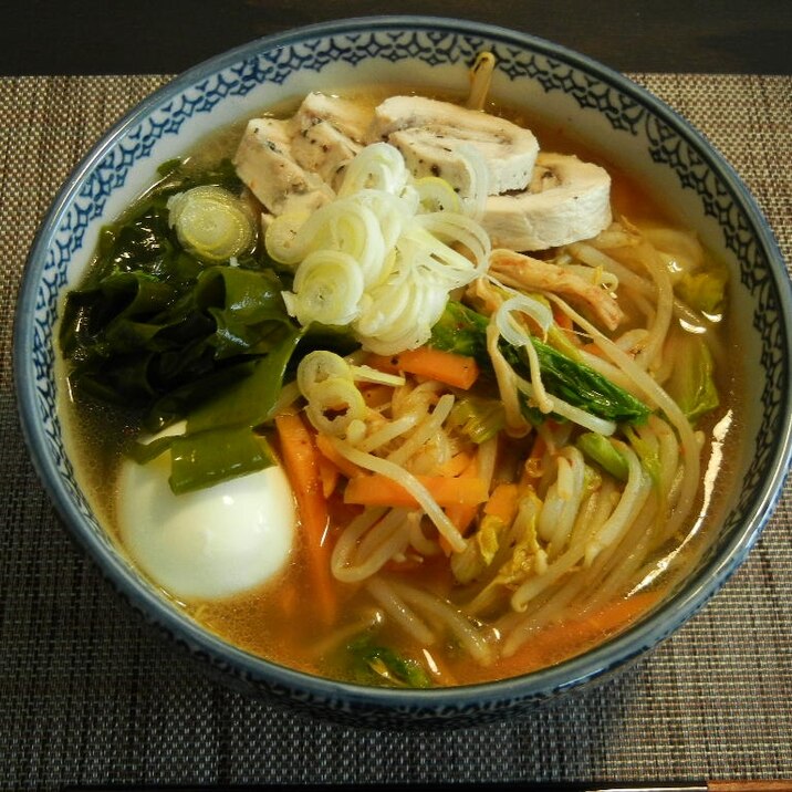 鶏チャーシューの味噌ラーメン